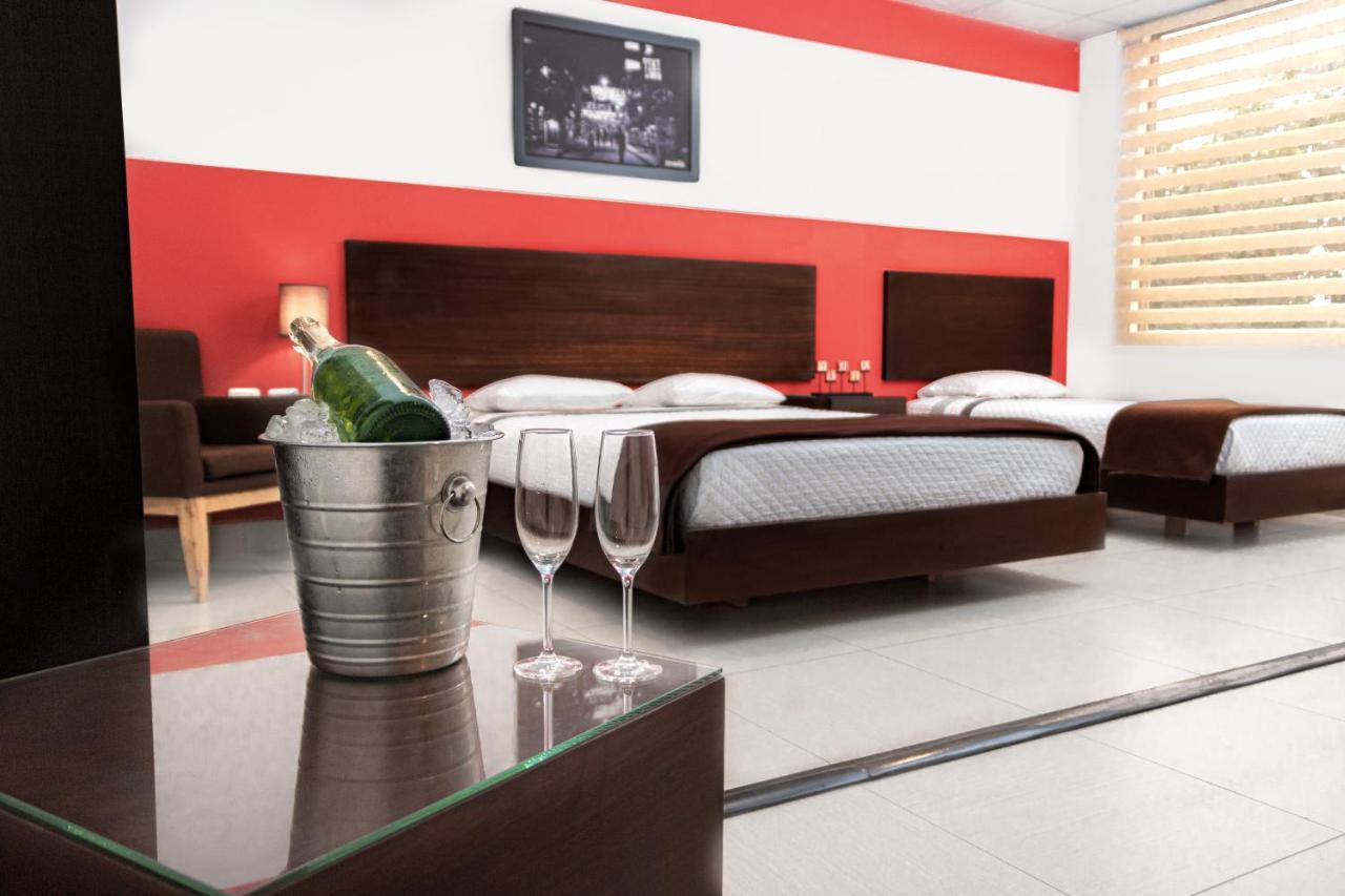 Zafra'S Hotel La Troncal Екстер'єр фото