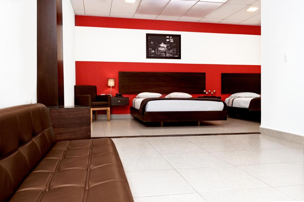 Zafra'S Hotel La Troncal Екстер'єр фото