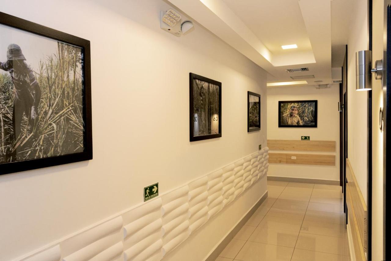 Zafra'S Hotel La Troncal Екстер'єр фото